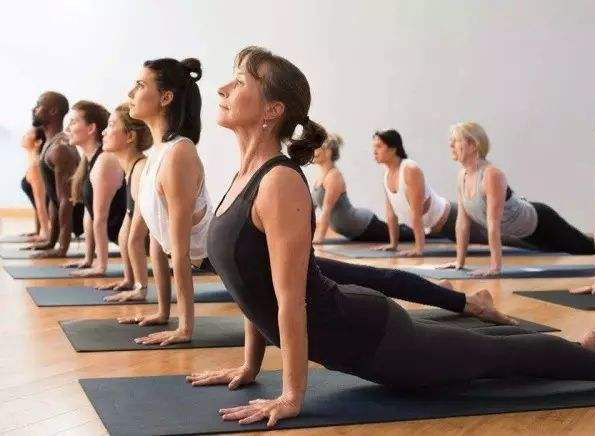 我是零基础，可以当瑜伽教练吗？要去哪学？