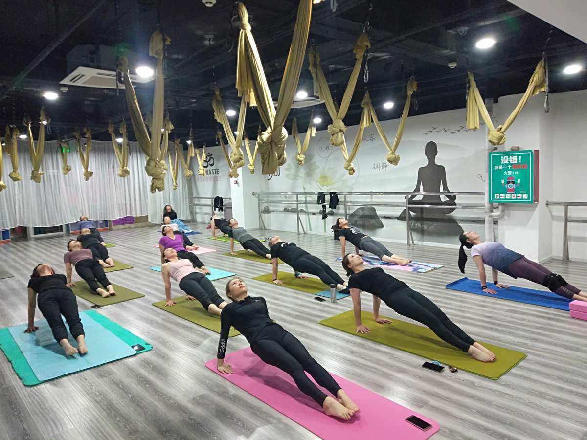 学瑜伽教练要多少钱？