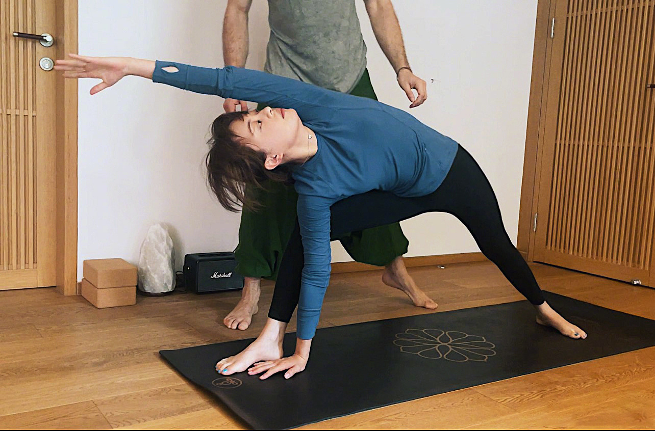 孙俪练习瑜伽自谦不够柔软，太凡尔赛了