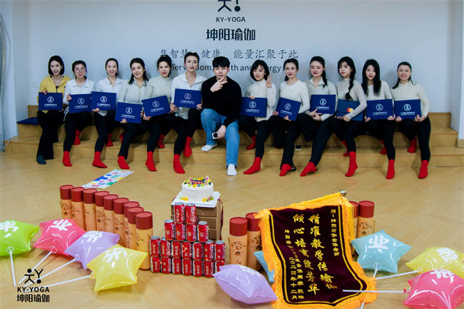 用鸡排哥的方式打开瑜伽教培