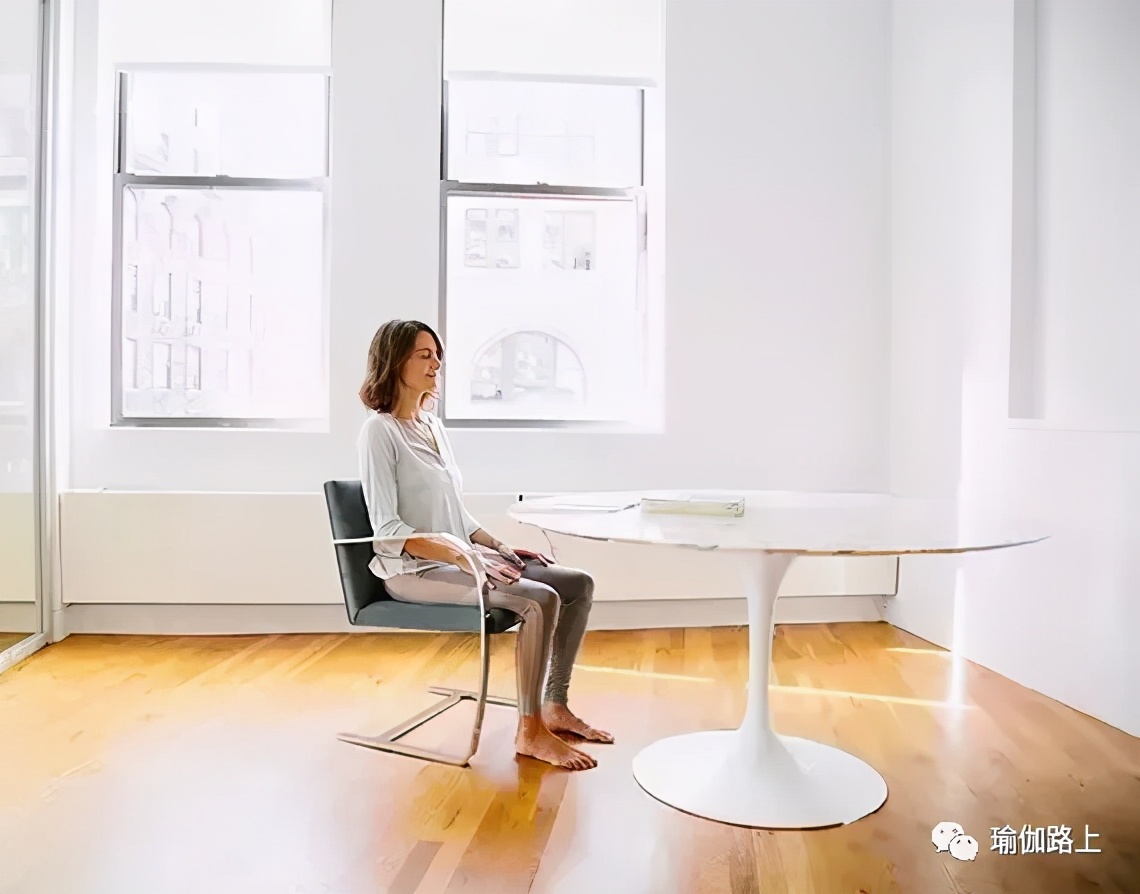 瑜伽教练培训课件：一套办公瑜伽的练习方法，自己可以练