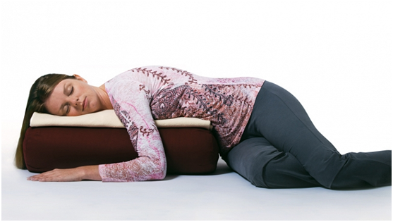 坤阳瑜伽推荐，如何用扭转体位来放松身心