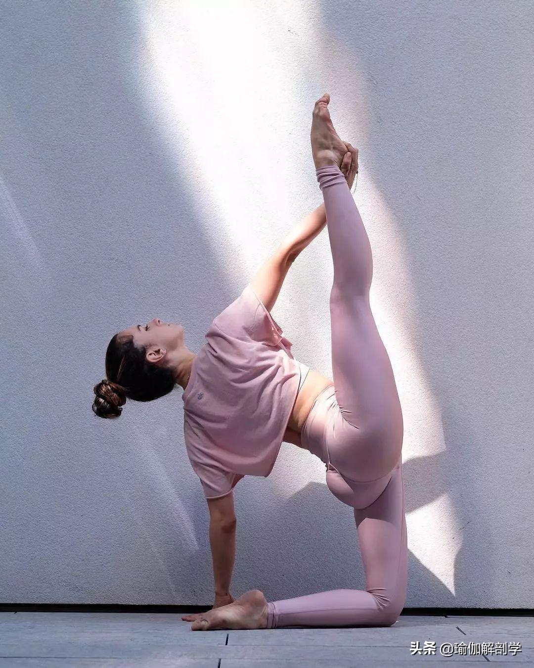 分享一个瑜伽美女，4年练瑜伽，身材美到吃惊