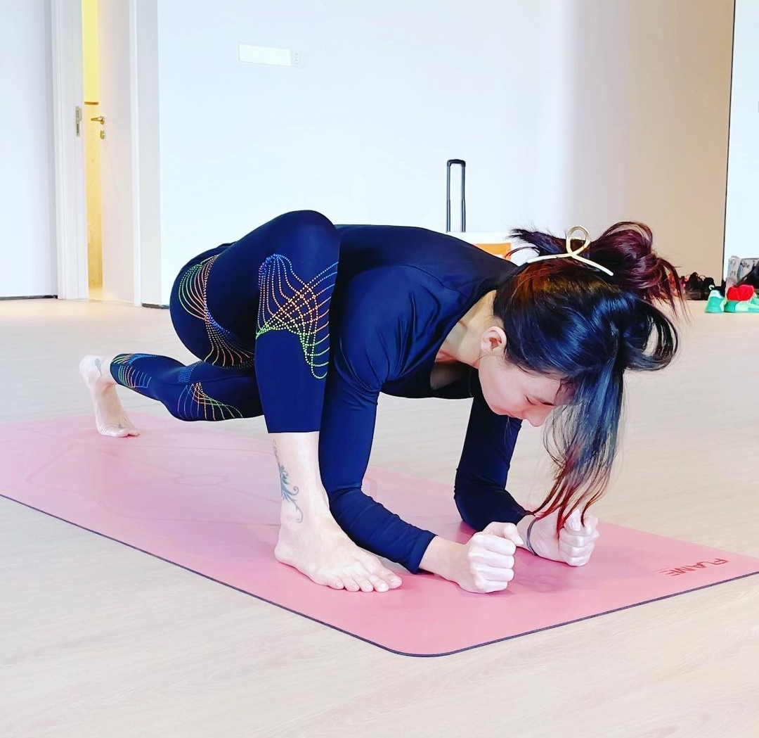 这套亲子瑜伽动作，让你和孩子一起健康向上