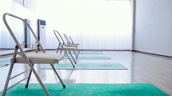 考完瑜伽教练证好找工作吗