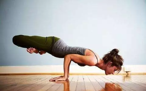 瑜伽教练培训之完全莲花孔雀式