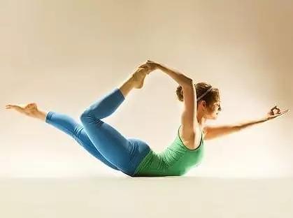 瑜伽教练培训高级体式：弓式与站立拉弓式