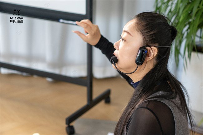 瑜伽教练培训
