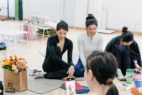 瑜伽教练培训